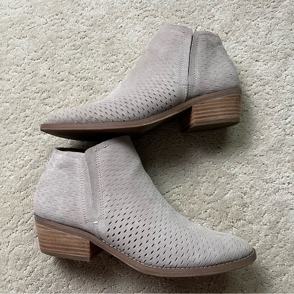 Lucky Brand Fabiana Perforated Taupe Gray Ankle Boot Bootie 10 Leather